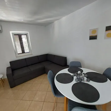 Real Vacation Apartment Lumbarda